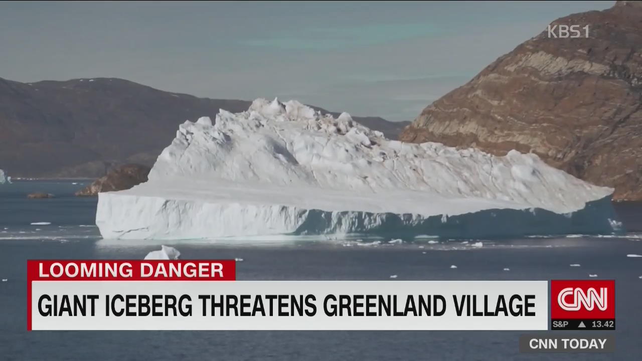 그린란드 빙산이 해안 마을 위협