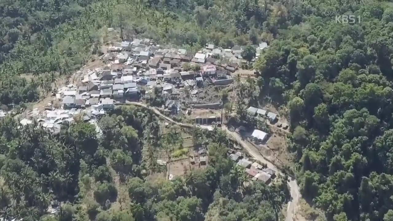 인도네시아 강진 후 쓰나미…건물 붕괴·일가족 5명 실종