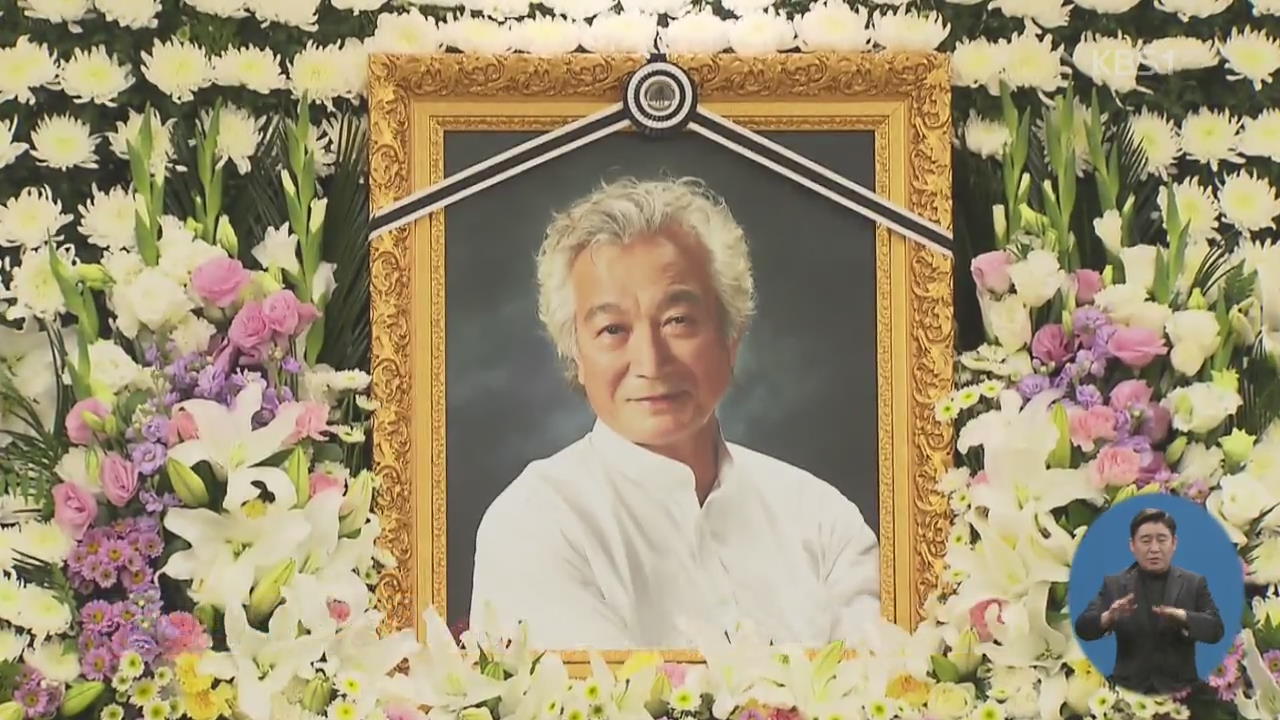 ‘영화계 큰 별’ 故 신성일 빈소 조문 이어져…장례 ‘영화인장’으로