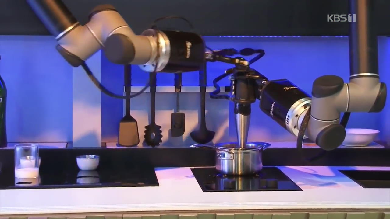 맥주에 볶음밥까지…똑똑한 요리 로봇 발전 어디까지?