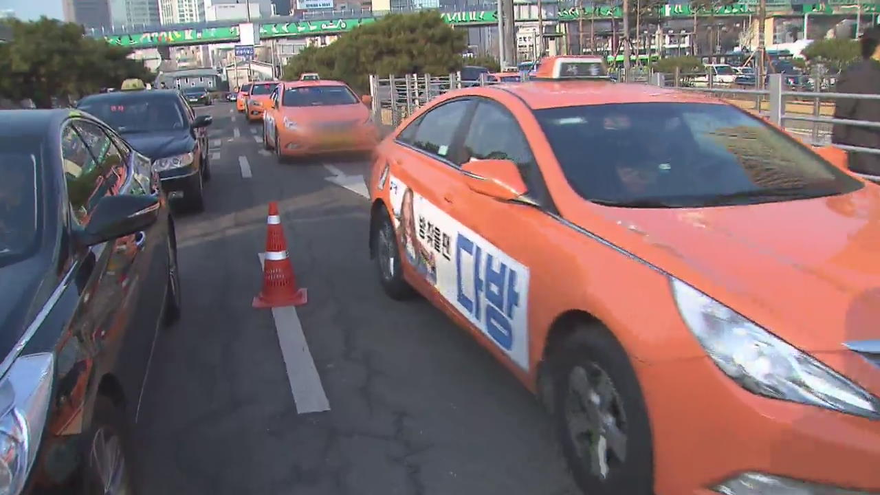 서울 택시요금 오늘부터 3,800원…시외버스도 다음 달 인상