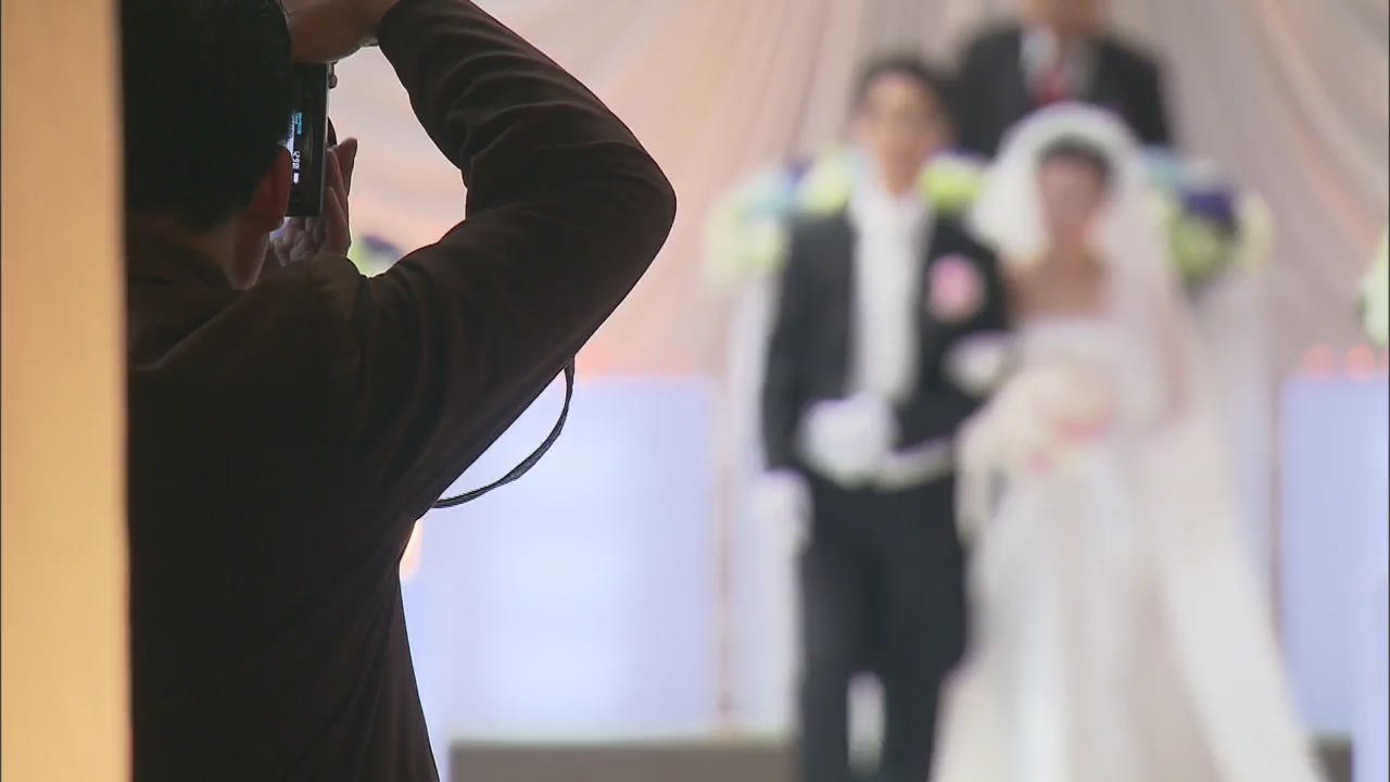 ‘결혼 멈춘 대한민국’ 혼인율 역대 최저…“취업난·집값 영향”
