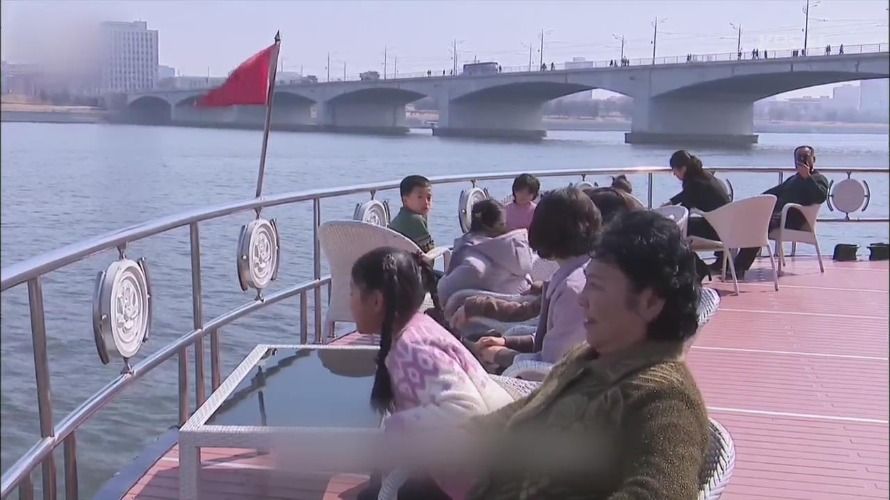 [북한 영상] 대동강 식당 유람선 운항