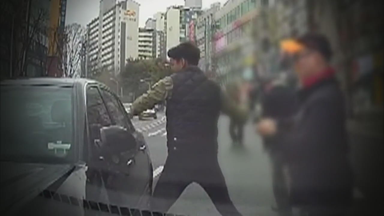 [뉴스 따라잡기] 도로 위, 버스 안…몸 던진 용감한 이웃들