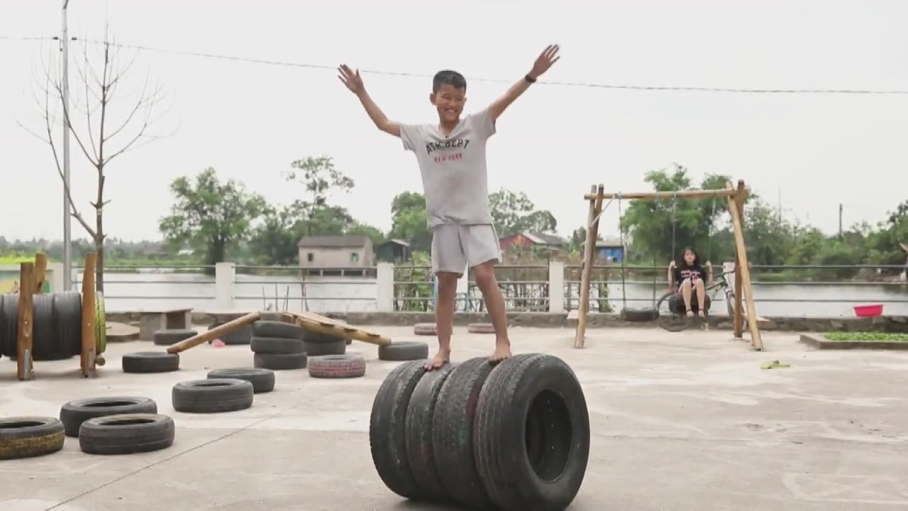 베트남서 타이어 재활용해 무료 놀이터 설립