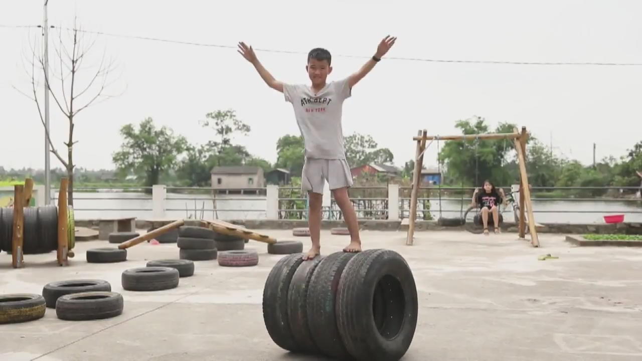 베트남, 타이어 재활용해 무료 놀이터 설립