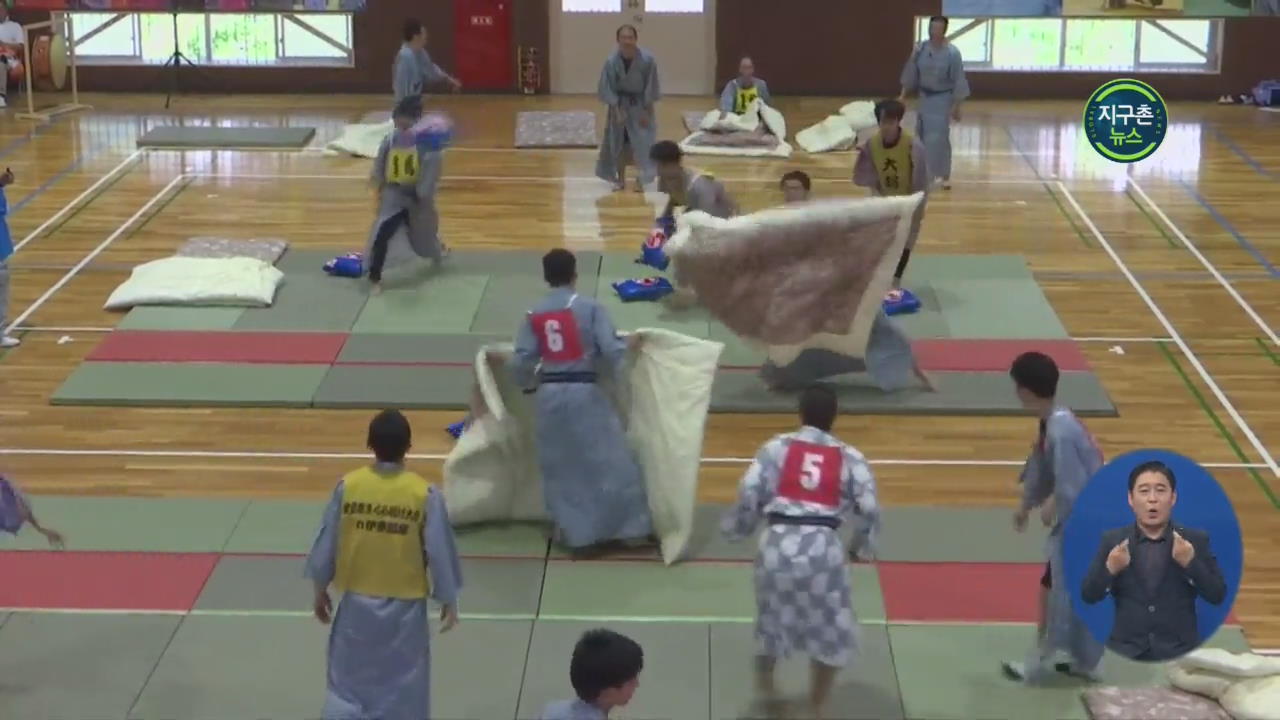 일본, 베개 싸움 대회 열려…‘이토시’ 홍보 행사