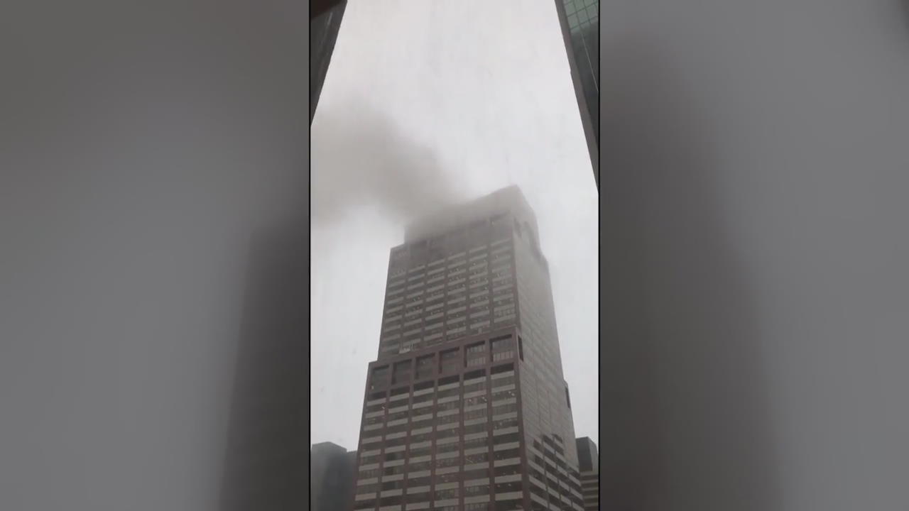 맨해튼 고층건물 옥상에 헬리콥터 추락…“테러 아냐”