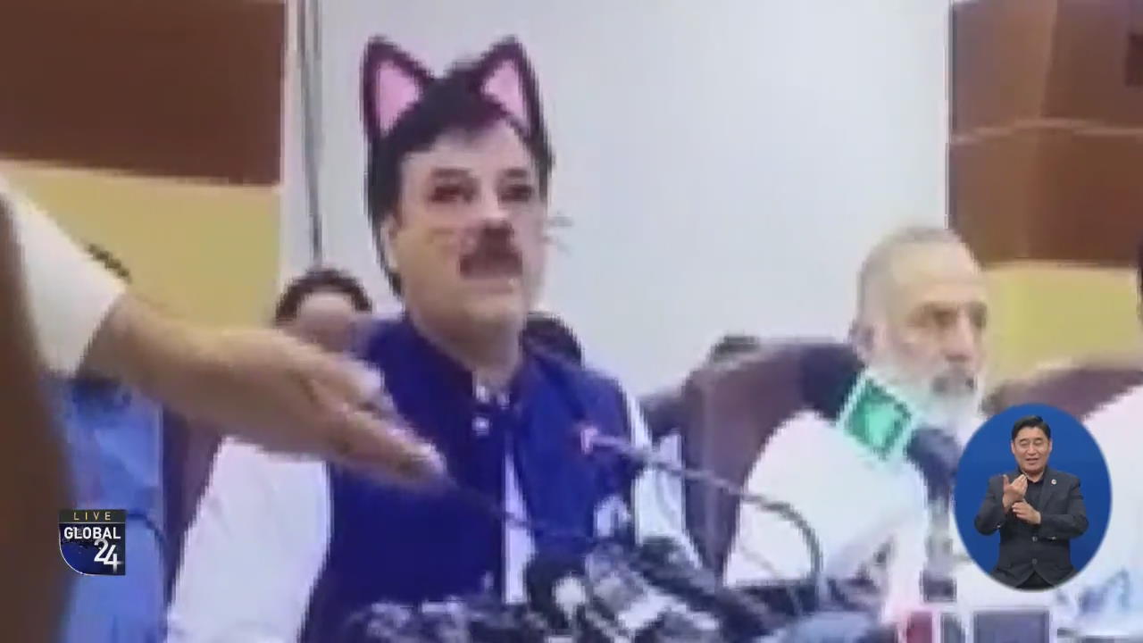 [글로벌 스토리] 파키스탄 장관 기자회견 중 고양이로 변신?