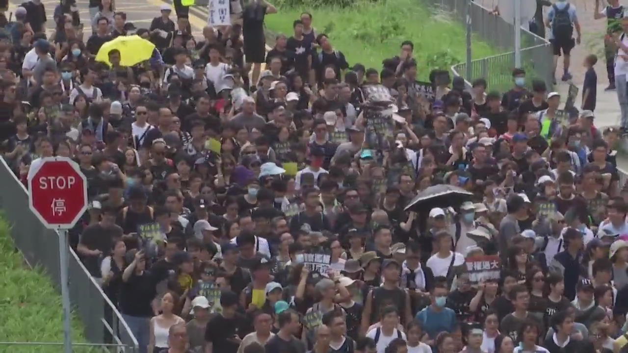 홍콩서 ‘송환법 반대’ 연일 시위…경찰·시위대 충돌