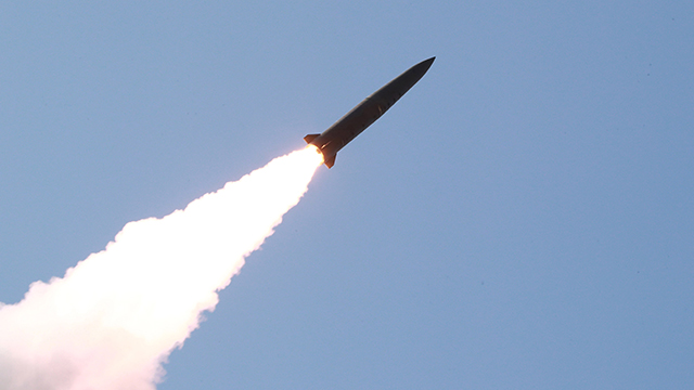 합참 “北 신형 단거리 미사일 2발 발사…이동식 발사대 이용”