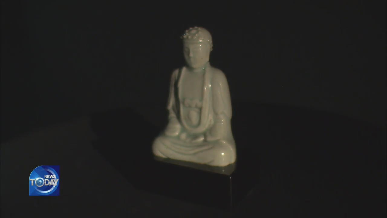WHITE PORCELAIN STATUE OF BUDDHA