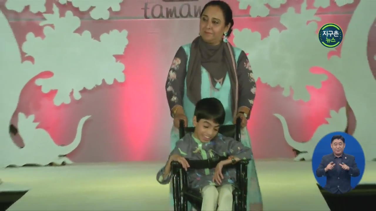 인도 장애 아동 패션쇼…“편견을 버려요”