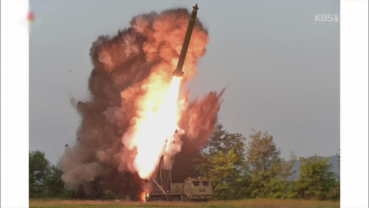 북한 “초대형 방사포 시험사격”…2발은 실패?