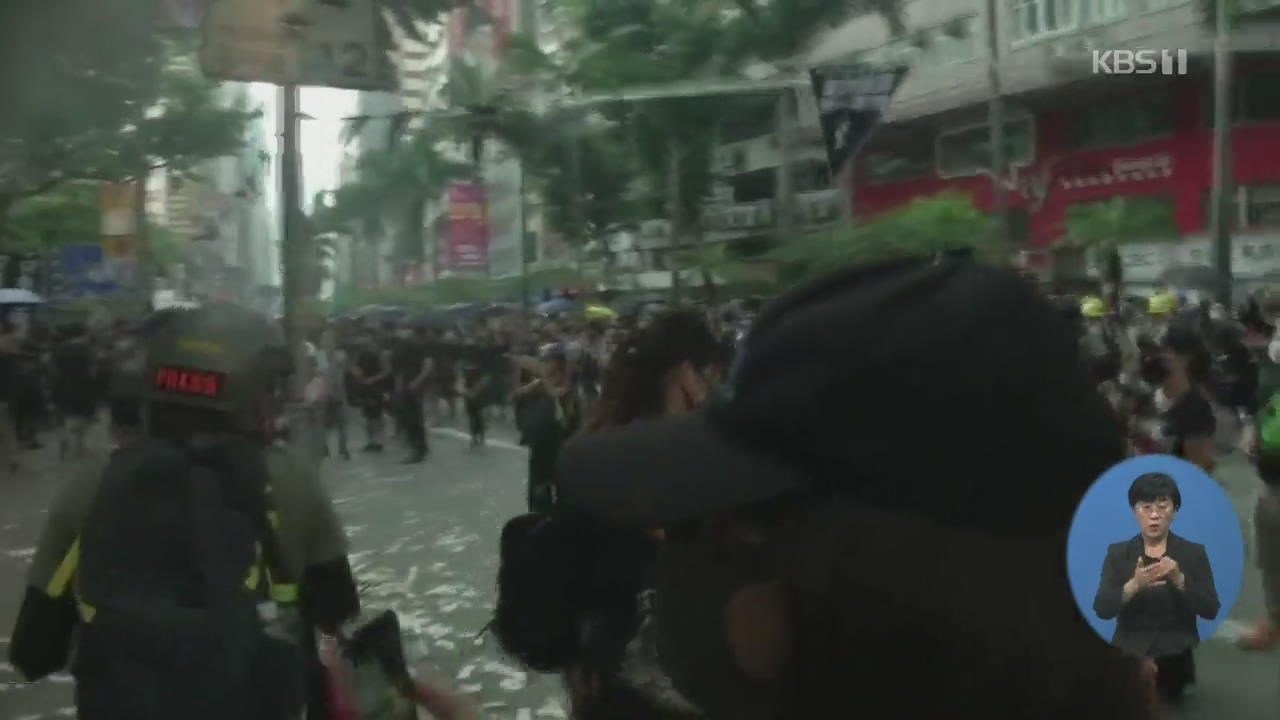 홍콩 시위 고교생 경찰 실탄 맞아 중태…정부 불신 최고조