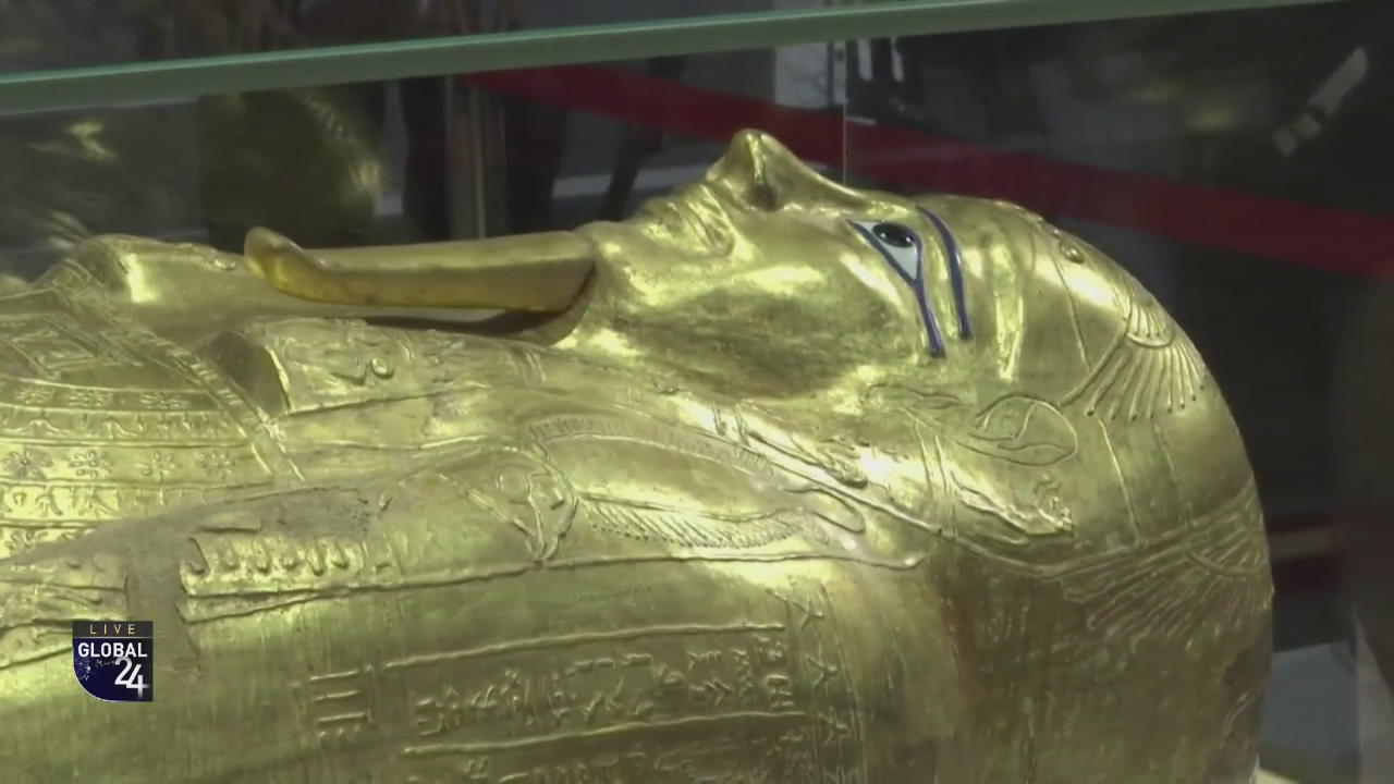[글로벌24 스토리] 이집트, 2천년 전 고대 황금관 공개