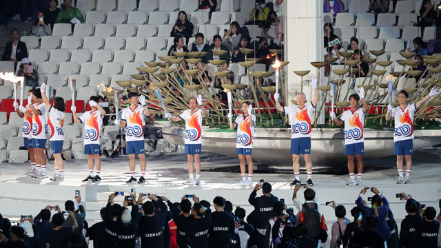 박지성·양예빈이 붙인 100번째 체전 성화…올림픽 전초전 시작