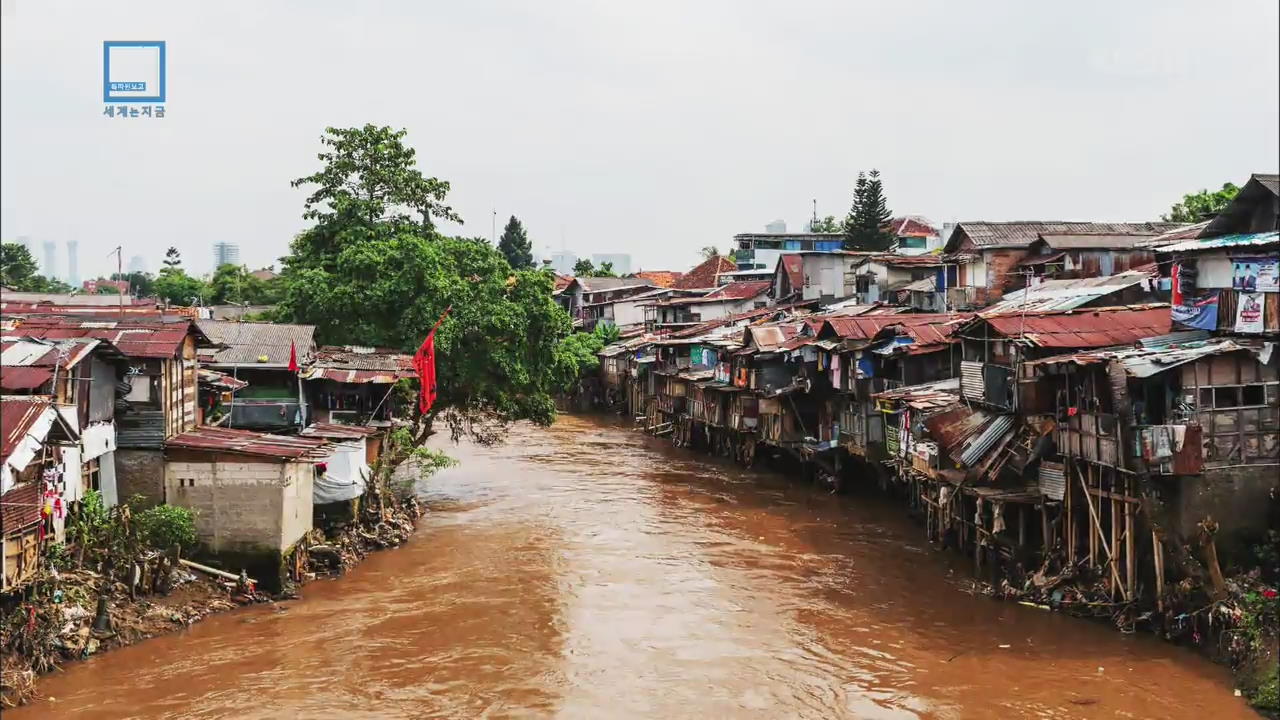 물에 잠긴 마을들…침몰하는 자카르타