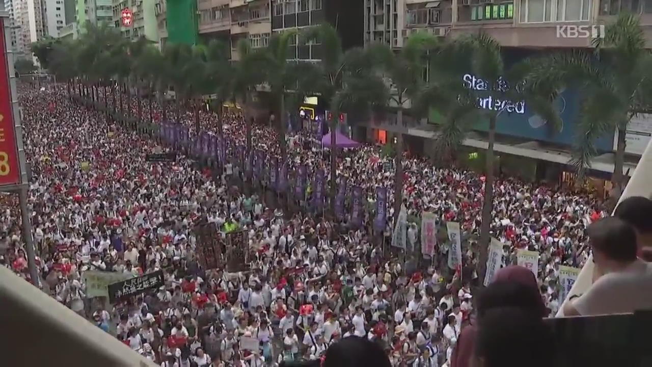 “10대 소녀 경찰에 성폭행”…분노한 홍콩 시위대 내일 ‘3파’ 돌입