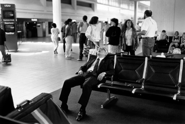 1990년대 초반 스위스 취리히(추정) 공항. 그의 나이 50대 중반. (사진제공: 대우세계경영연구회)
