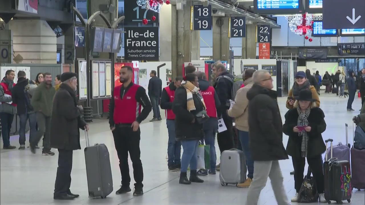 프랑스, 성탄절 앞두고 대중교통 파업…이용객들 울상