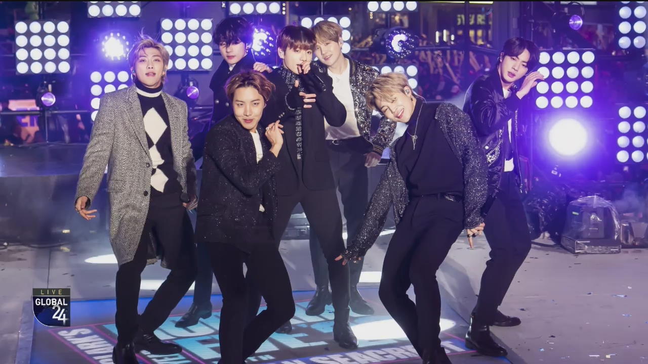[글로벌24 카드뉴스] BTS, 미국의 새해 열었다…타임스스퀘어 메운 ‘한국어 떼창’