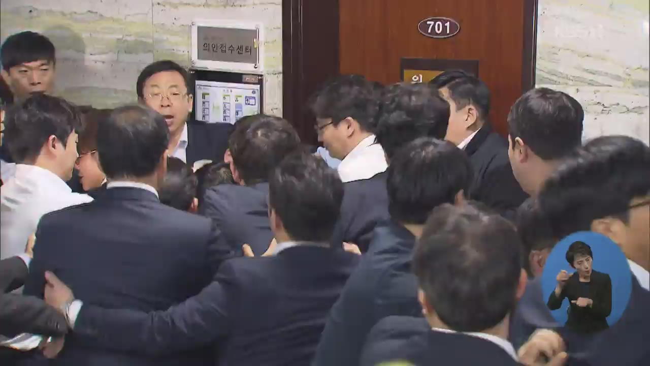 ‘패스트트랙 기소’ 한국당 의원 2명에 당선무효형 구형