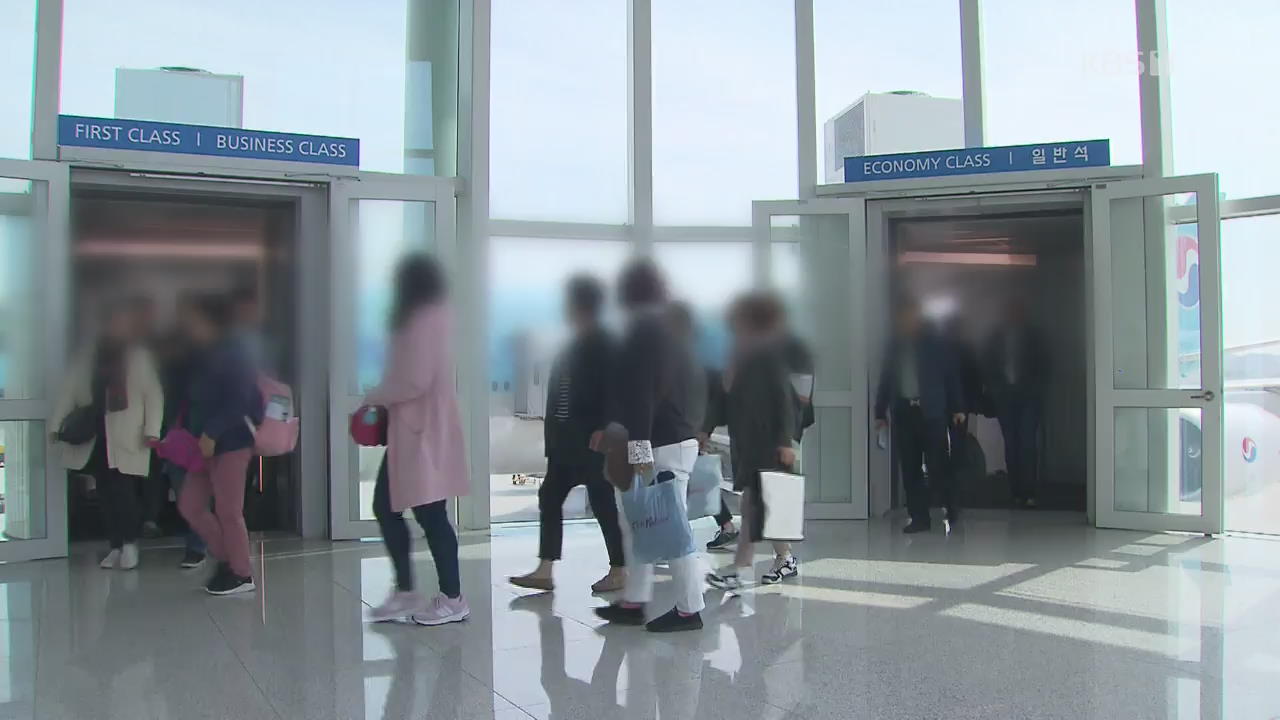 홍콩발 승객 특별검역 첫날…숙소까지 ‘교차 확인’