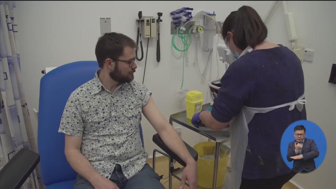 영국, ‘필수 인력’에 검사 확대…백신 시험 시작