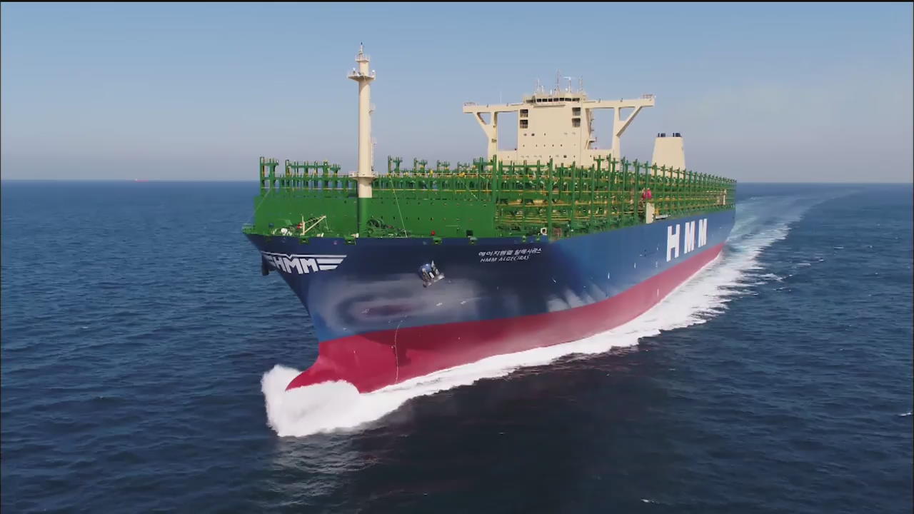 THE WORLD'S LARGEST CONTAINER SHIP