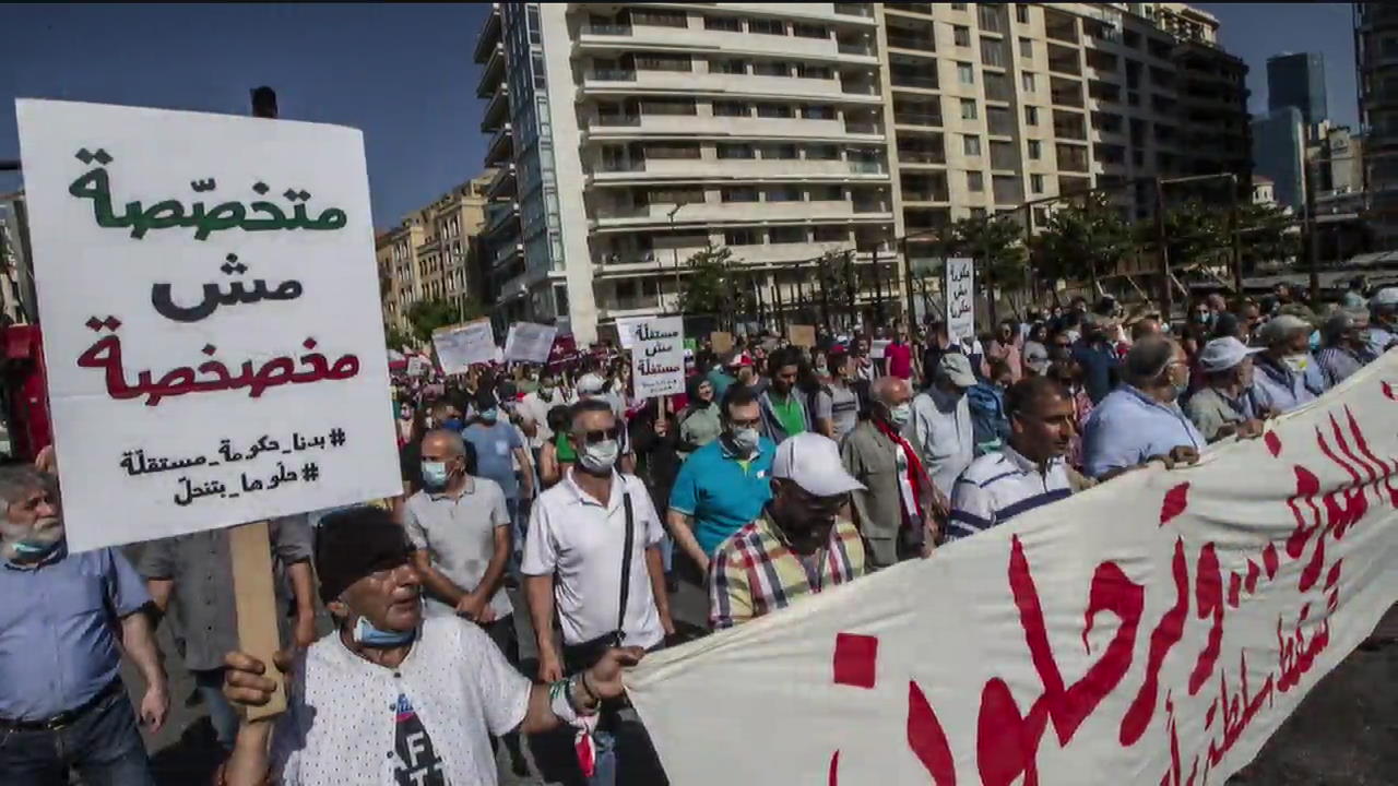 [지구촌 포토] 레바논서 사흘째 민생고 시위…“실패한 정부 물러나라”