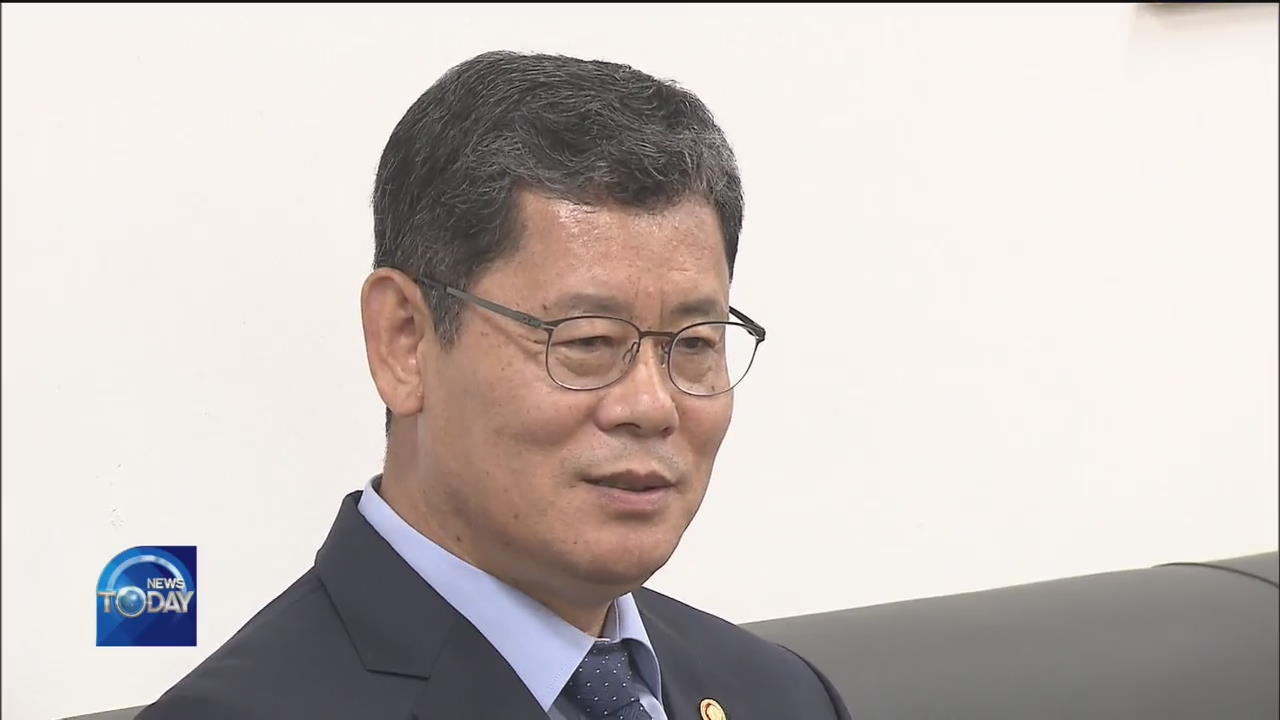 UNIFICATION MINISTER STEPS DOWN