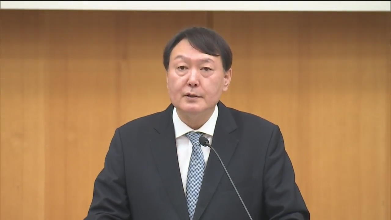 검사장 회의결과 “장관 지휘 위법·특임검사 필요”…고심 속 윤석열
