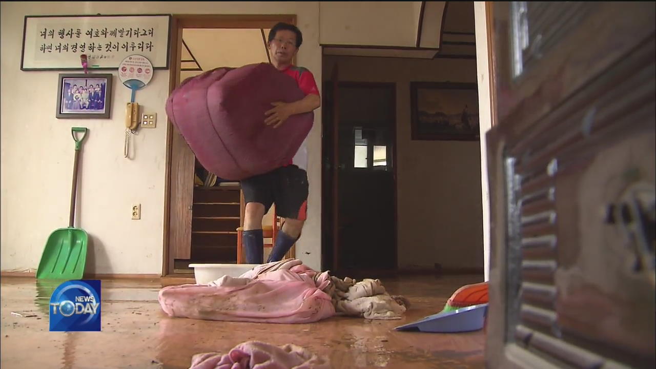 COLLAPSED LEVEE AFFECTS VILLAGE RESIDENTS