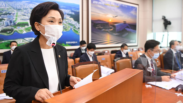 김현미 “전셋값 불안 불가피…몇 달 있으면 안정 찾을 것”