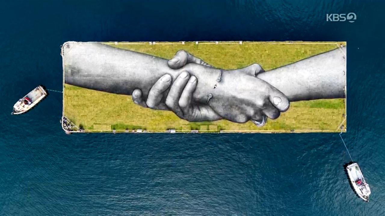 [지구촌 포토] 터키 바다 위에 떠오른 작품…평화 기원