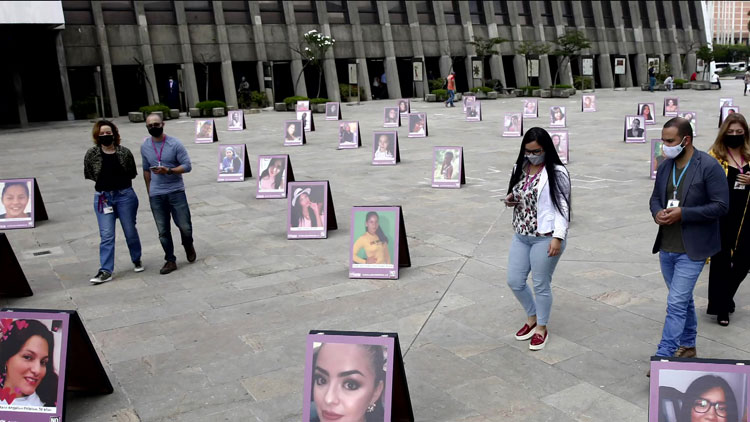 [지구촌 포토] 세계 여성 폭력 추방의 날…콜롬비아 피해자 추모