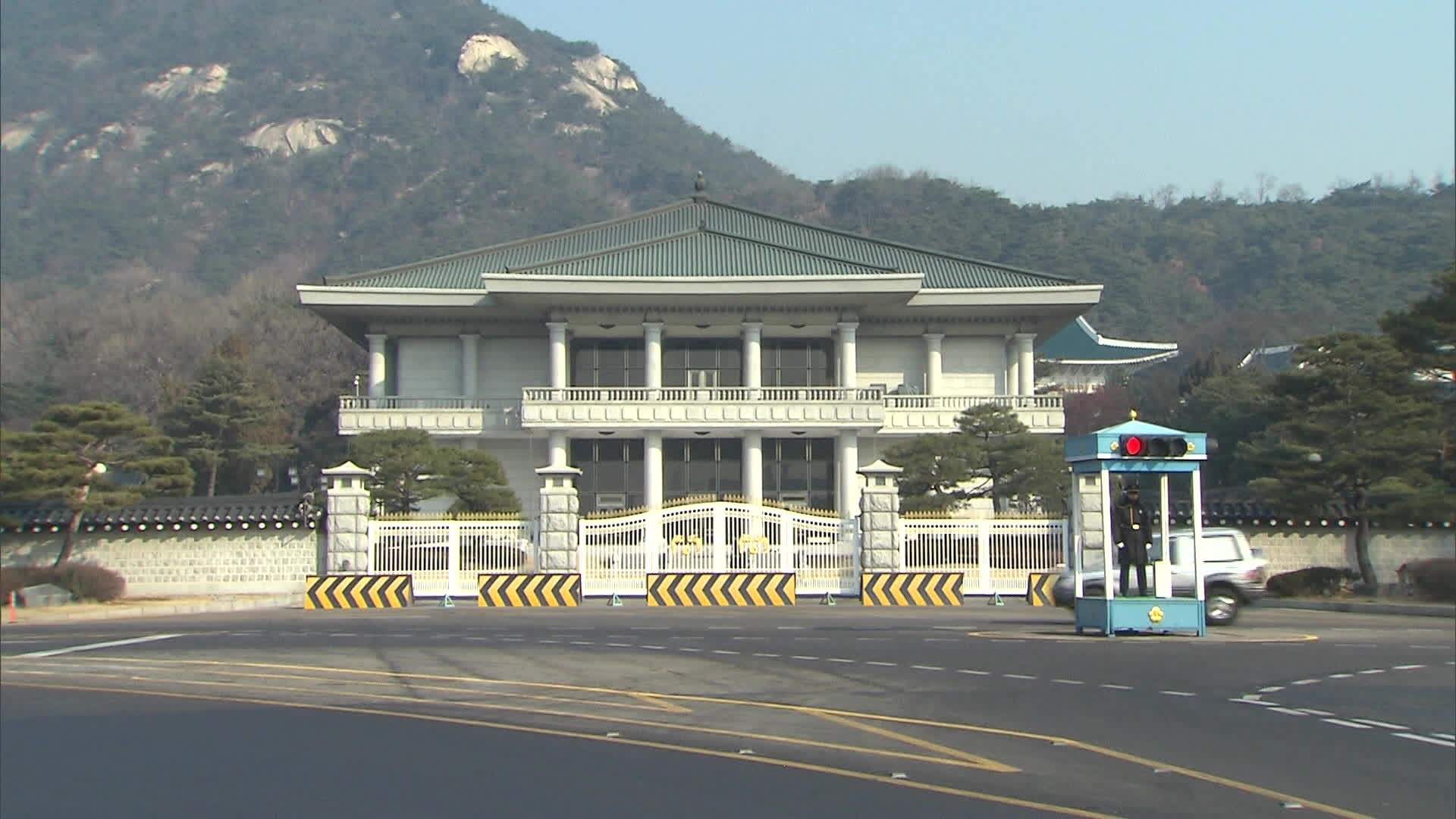 ‘투기 의혹’ 직원 관련 靑 경호처 등 압수수색