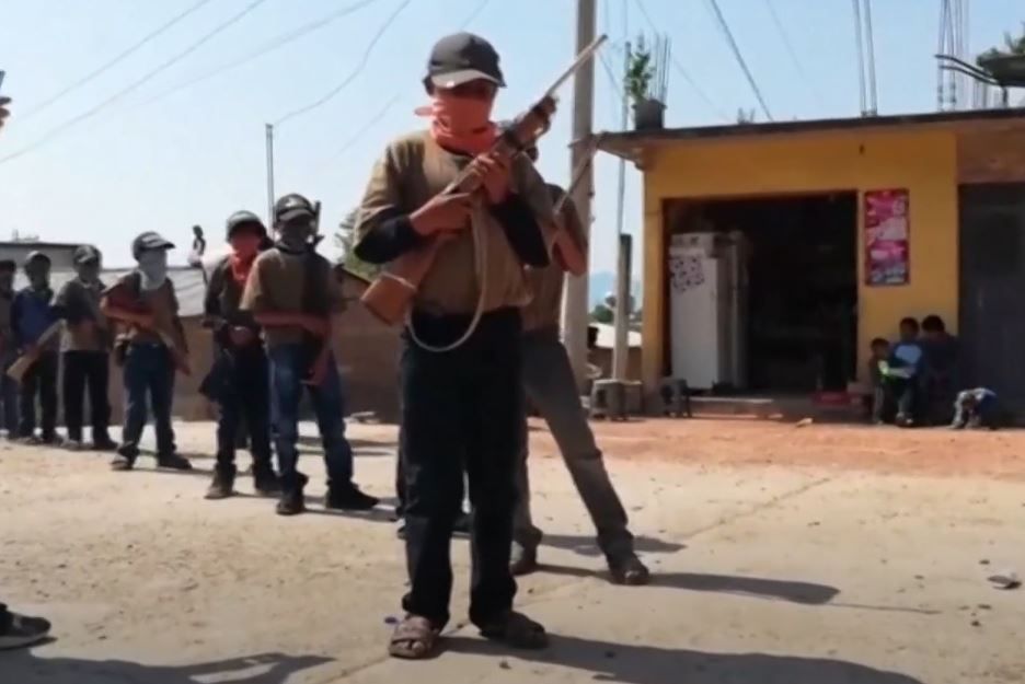 [지구촌 Talk] 멕시코 마을 자경단 훈련에 아이들까지 동원