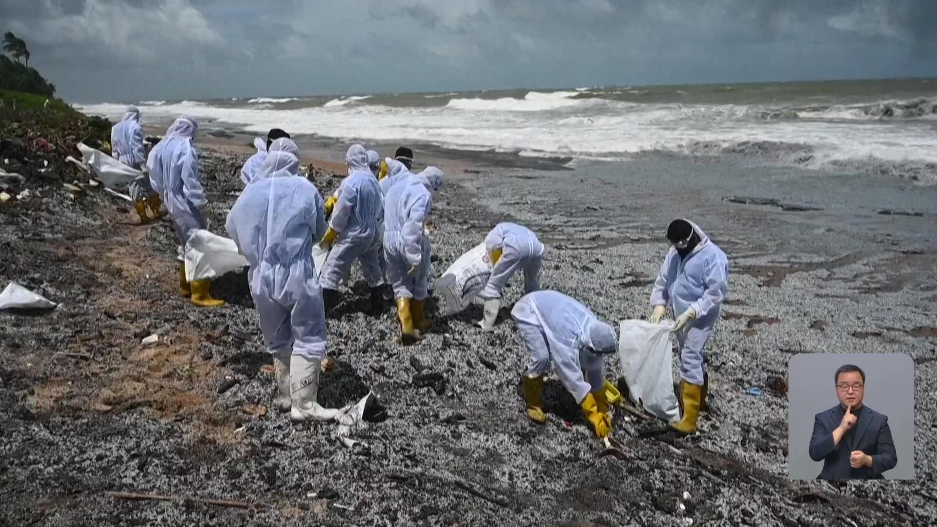 스리랑카 컨테이너선 화재 일주일째…해양 오염 우려