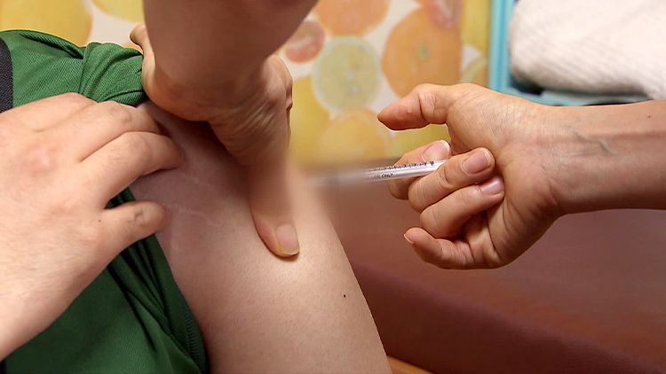 1차 접종자 1천만 명 돌파…인구 20% 백신 한번씩 맞았다