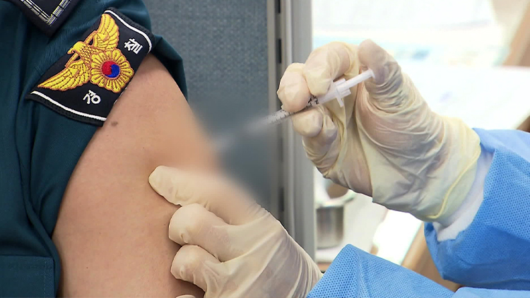 백신 1차 접종 1,300만 명 돌파…일부 예약자 접종 다음 달로 연기