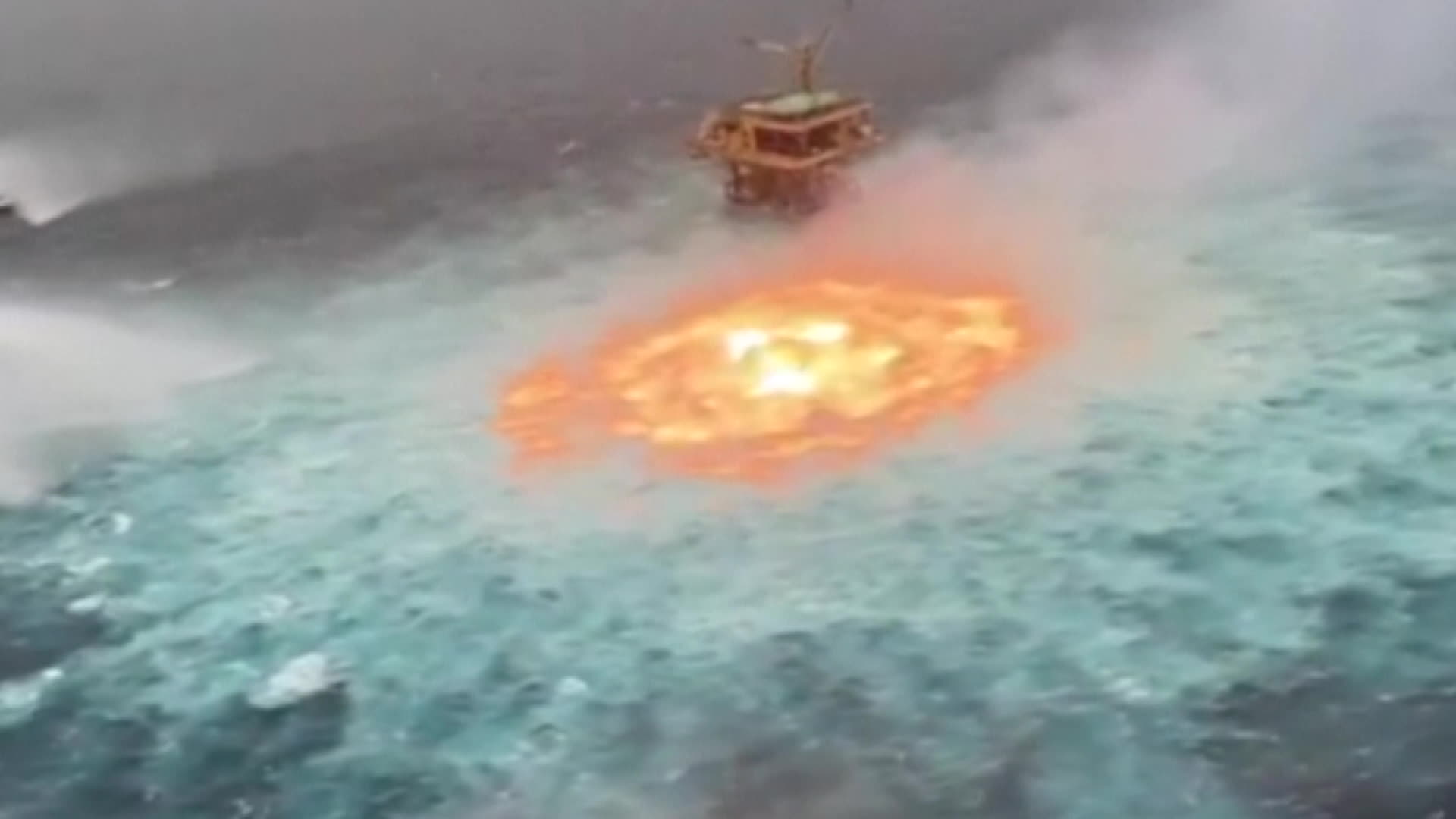 멕시코, 수중 가스 유출로 바다에 ‘불 소용돌이’