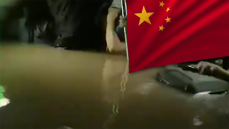 중국 중부 60년 만의 폭우…정저우시 지하철 갇혀 12명 사망