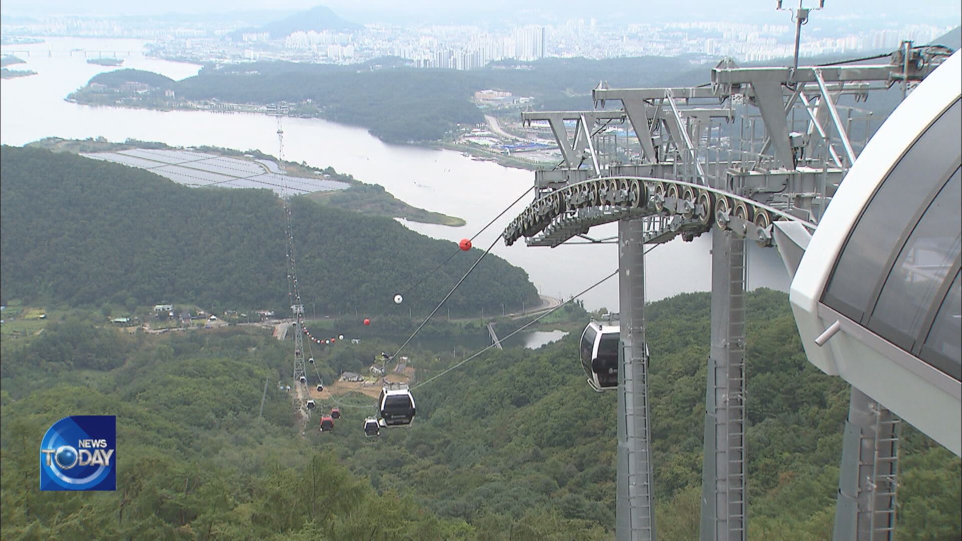 LONGEST CABLE CAR BEGINS OPERATION