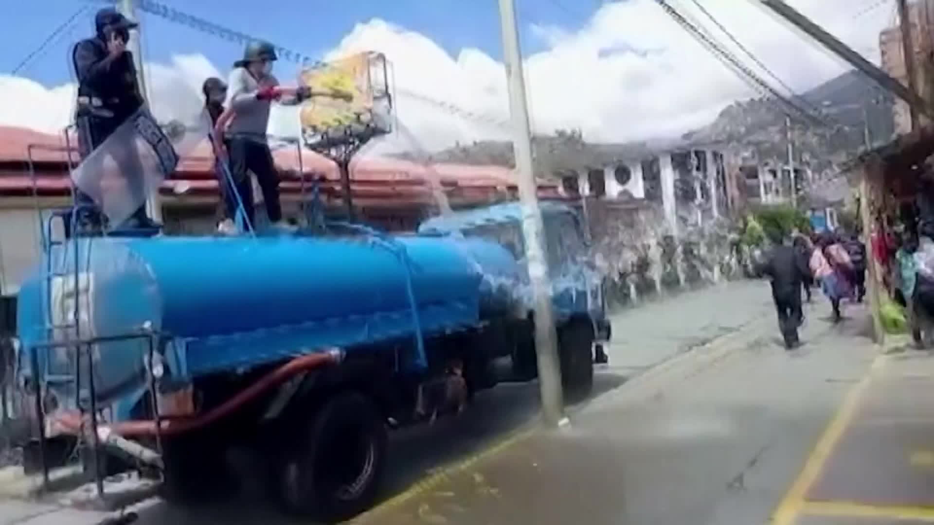 [지구촌 Talk] 페루 경찰, 노점상 해산에 물대포 동원