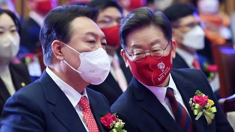 윤석열, 선대위 쇄신에 일정 중단…이재명 “코스피 5천 시대”