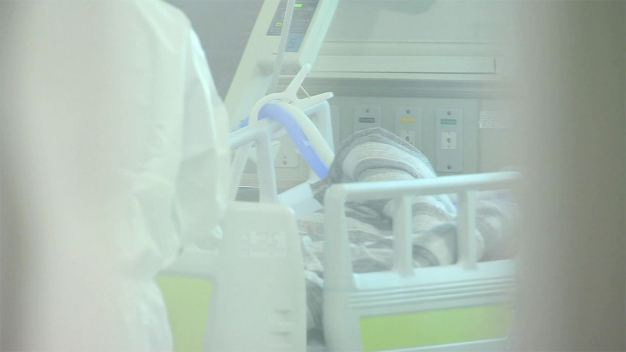 코로나19 확진 임산부 국내 첫 사망…신생아는 ‘음성’