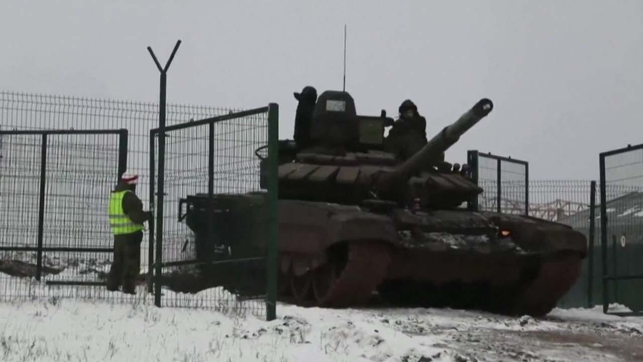 “러시아, 침공 전력 70% 국경 배치…침공시 민간인 5만 명 사망”