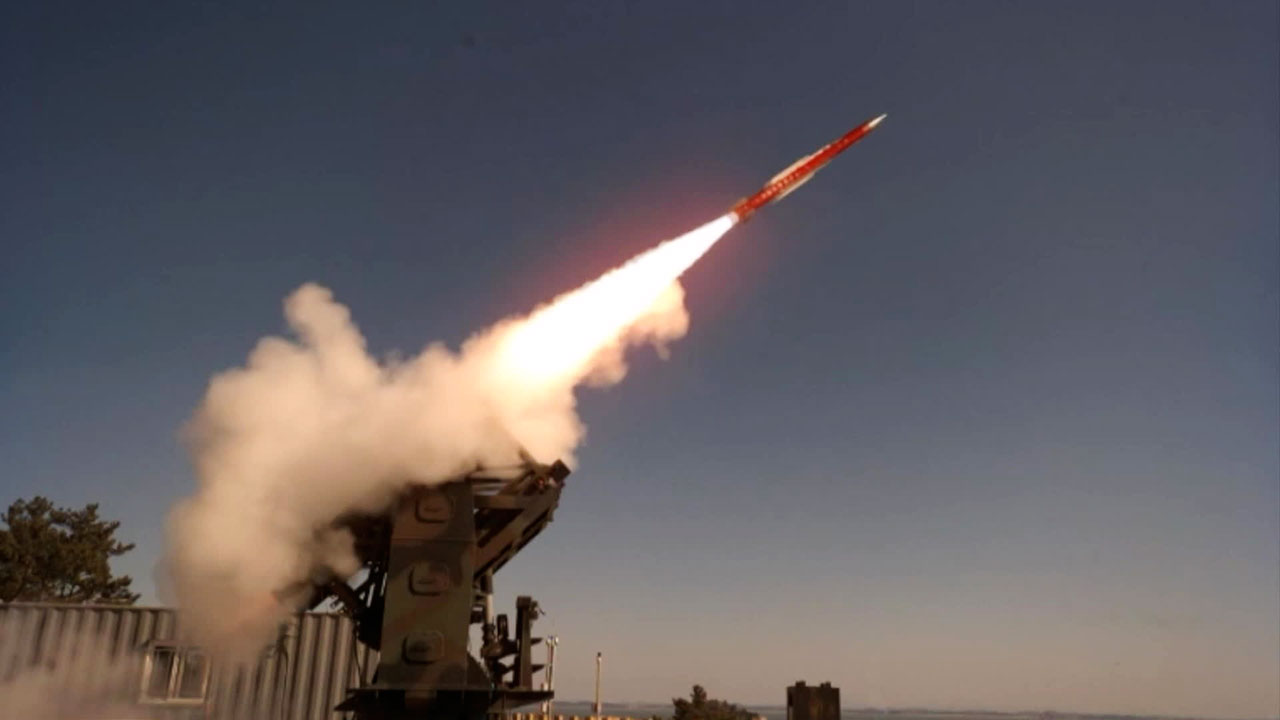 北 “정찰위성 시험”…군, ‘요격 미사일’ 시험 이례적 공개